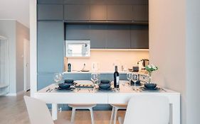 72M2 Manufaktura Prestige Suite With Parking By Rentujemy